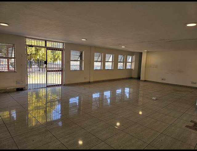 994M² FACTORY TO LET IN KYA SANDS